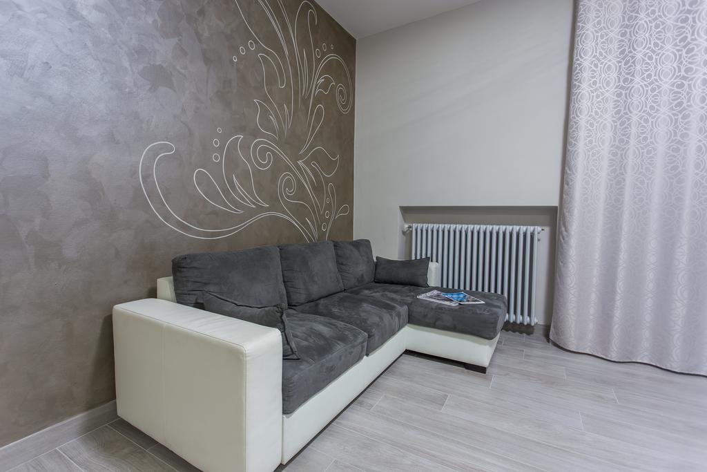 Lm House Apartment Lonato Luaran gambar